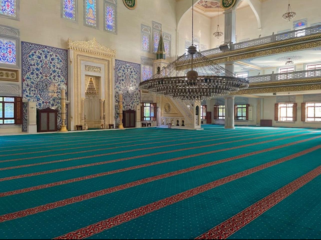 Tunahan Camii iç mekan çapraz